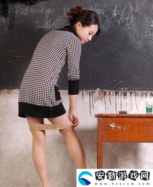 精彩紛呈年輕女教師HD中字3D