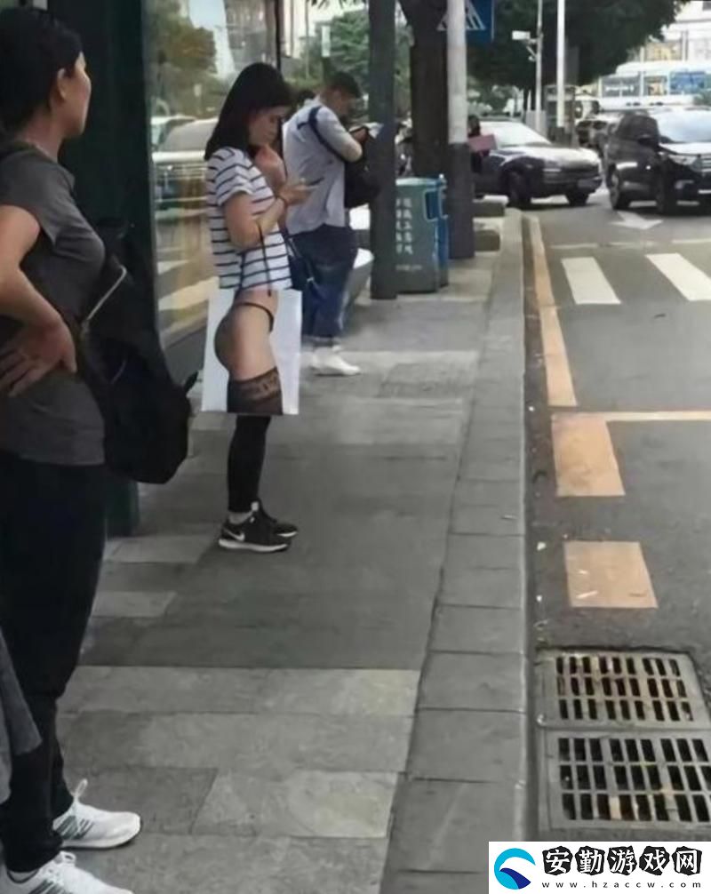 尷尬瞬間擠公交忘穿內(nèi)褲被挺進(jìn)