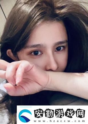 美女主播直播間展示演技哭訴自己兒時遭遇稱窮怕了希望大家打賞