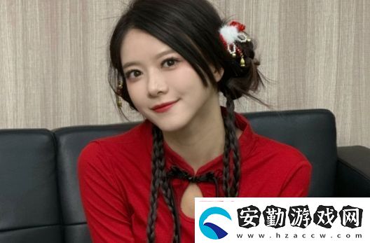 LPL女主持駱歆曝光收入